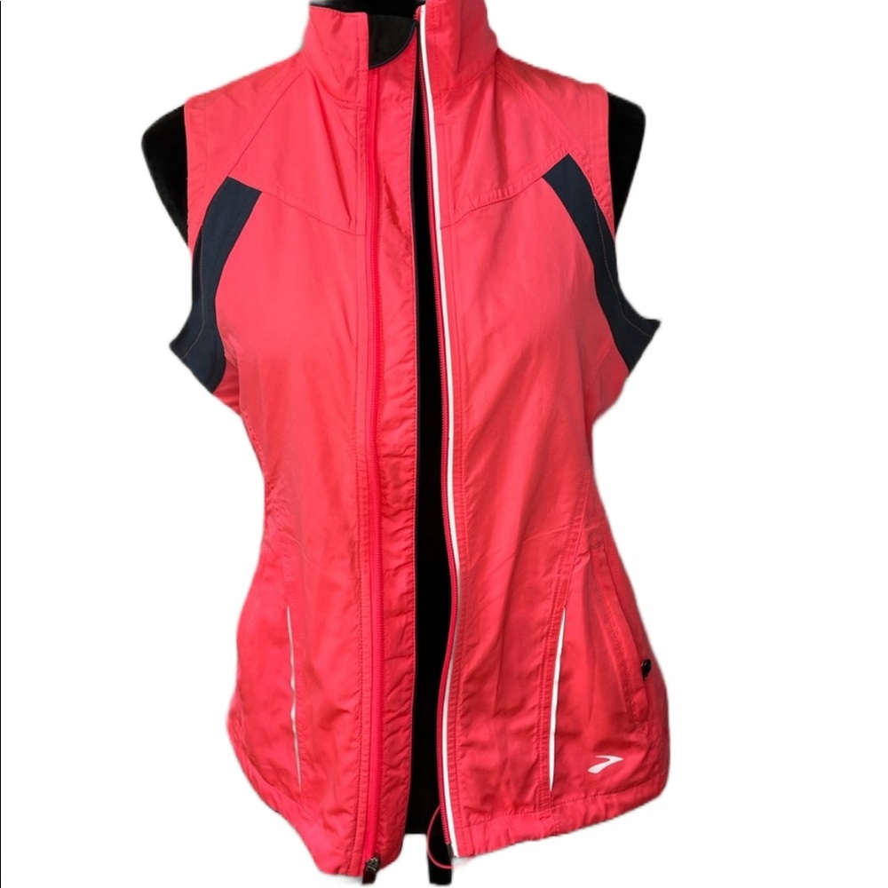 Brooks® Nightlife Essential Vest Size Small Pink & Black